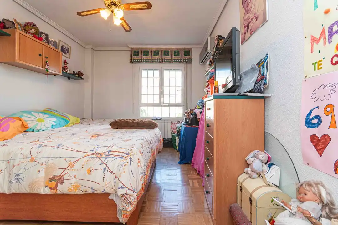 Bedroom of Flat for sale in Madrid  with Air Conditioner, Heating and Storage room