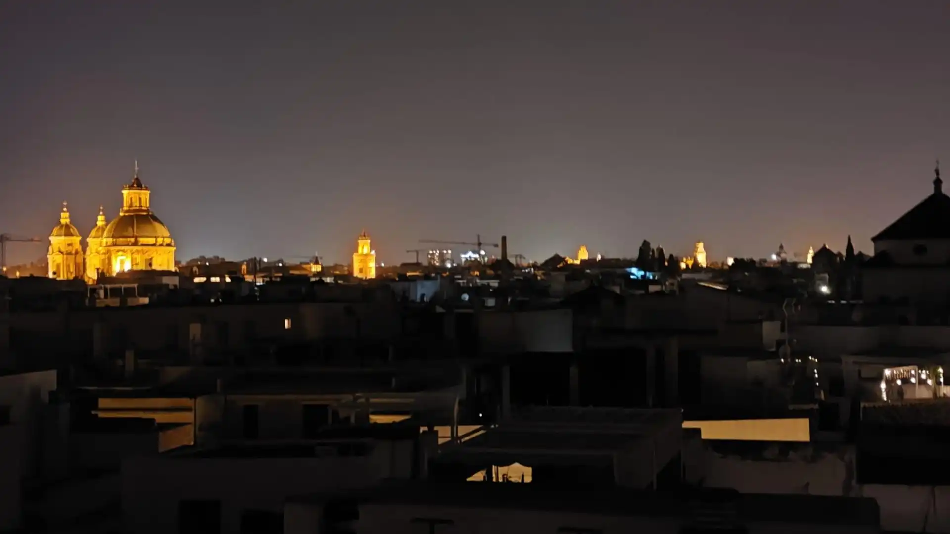 Vista exterior de Piso en venta en Sevilla con Balcón y Jacuzzi