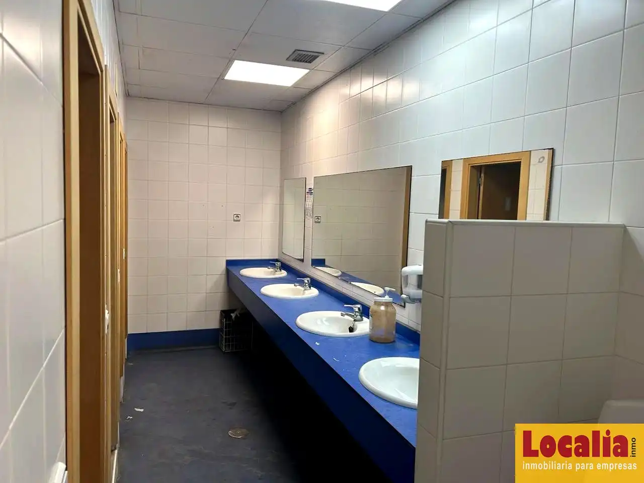 Bathroom of Industrial buildings for rent in Santander