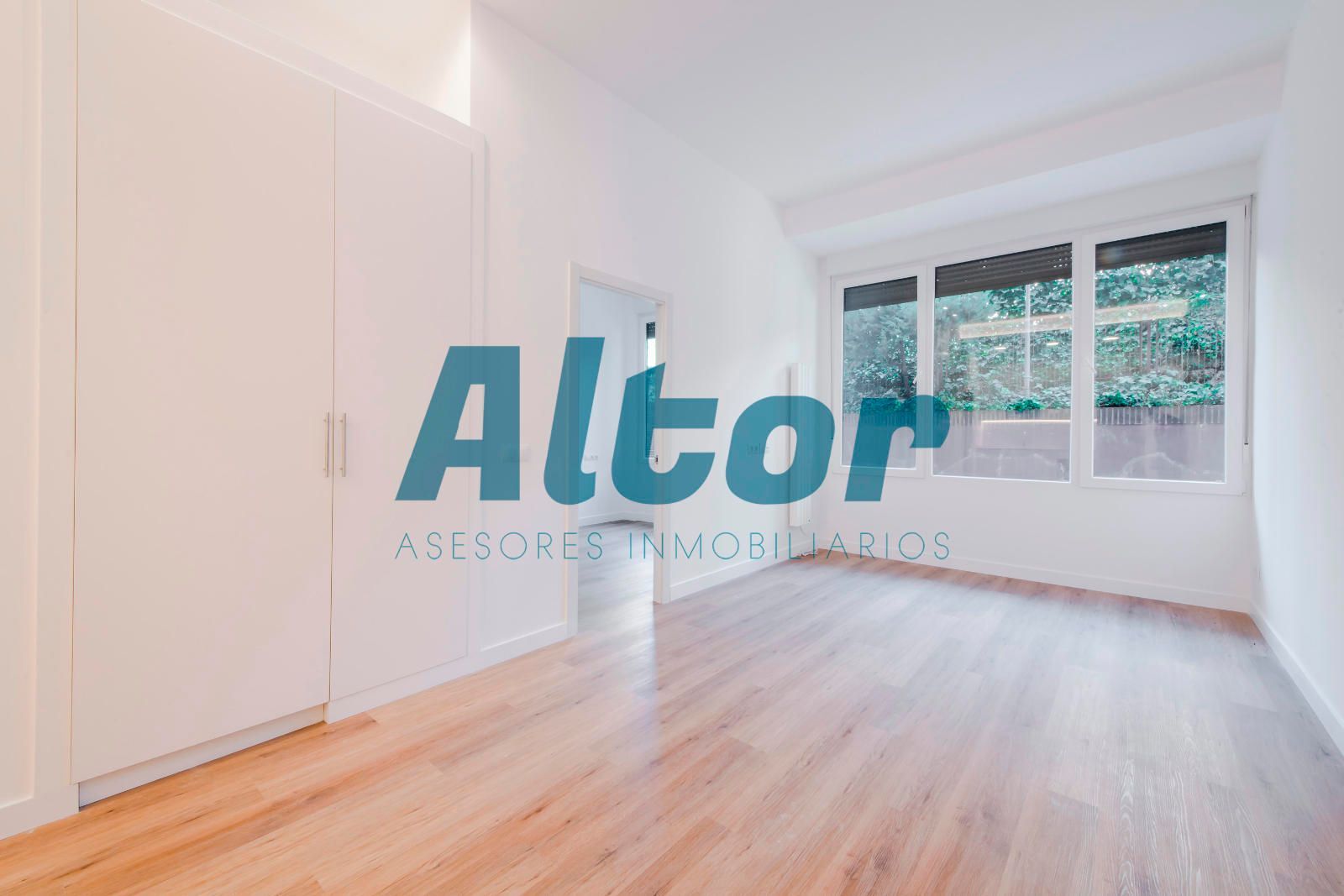 Bedroom of Flat for sale in  Madrid Capital  with Air Conditioner, Heating and Swimming Pool