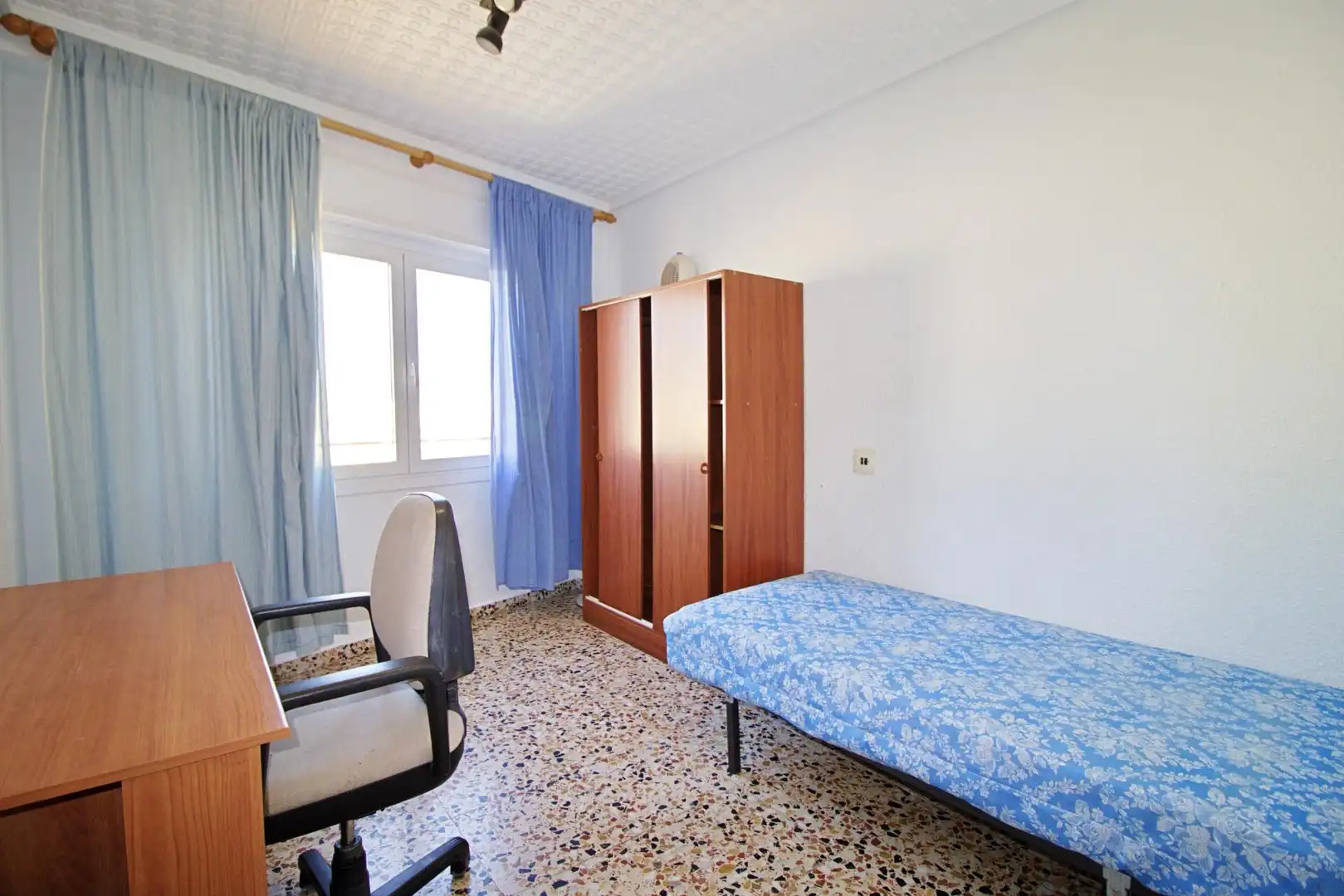 Schlafzimmer von Dachboden zum Verkauf in Elche / Elx mit Terrasse und Balkon