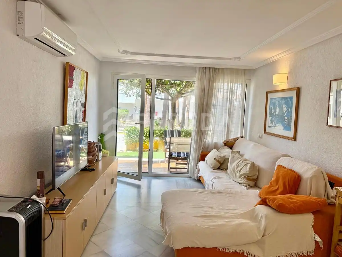 Wohnzimmer von Erdgeschoss zum Verkauf in Roquetas de Mar mit Privatgarten, Möbliert und Gemeinschaftspool