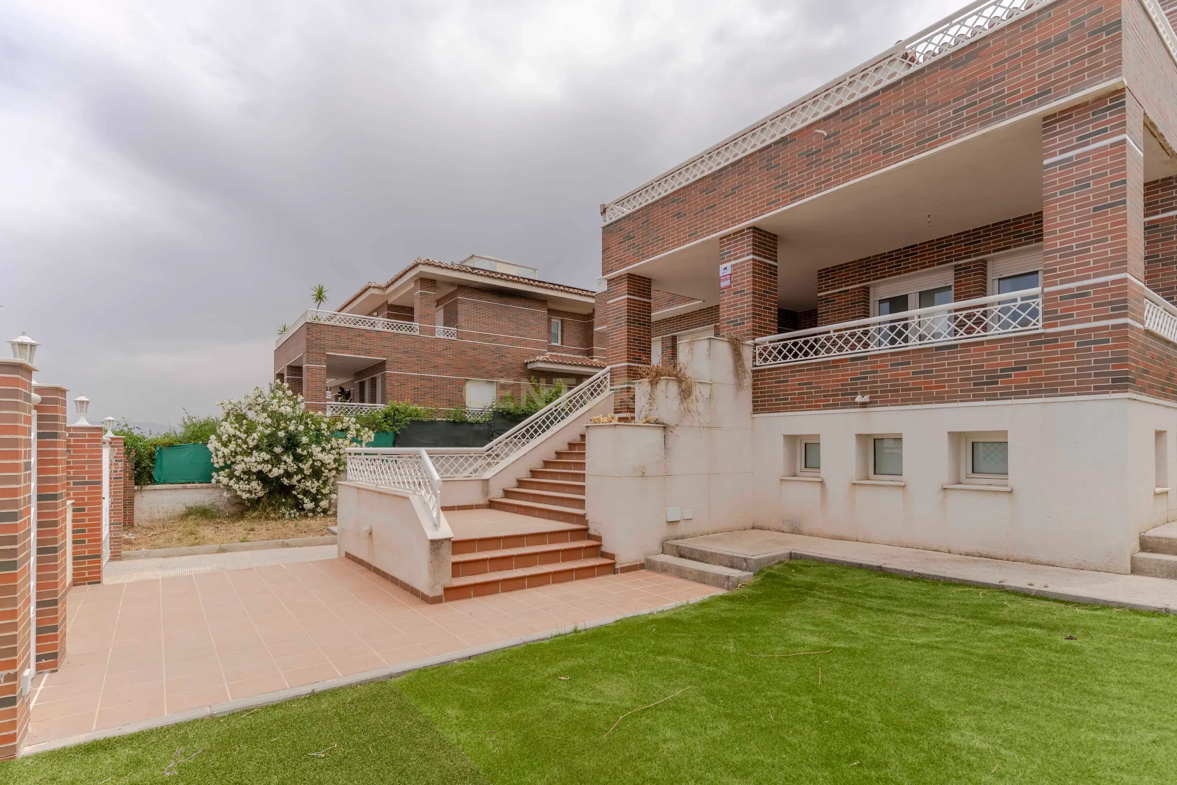 Vista exterior de Casa o xalet en venda en La Zubia amb Aire condicionat i Terrassa
