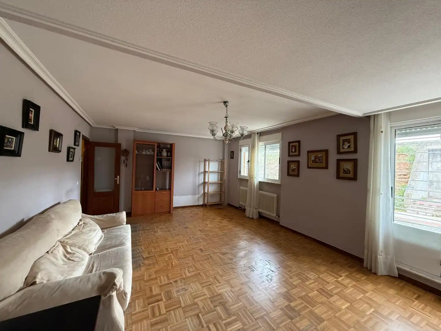Sala d'estar de Pis en venda en Salamanca amb Calefacció, Parquet i Terrassa