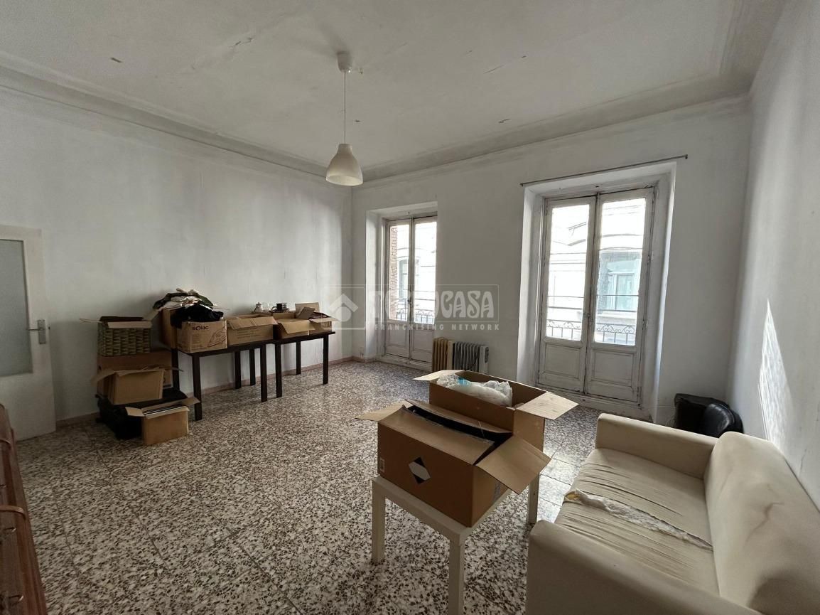 Flat for sale in C. de Tetuán, Sol