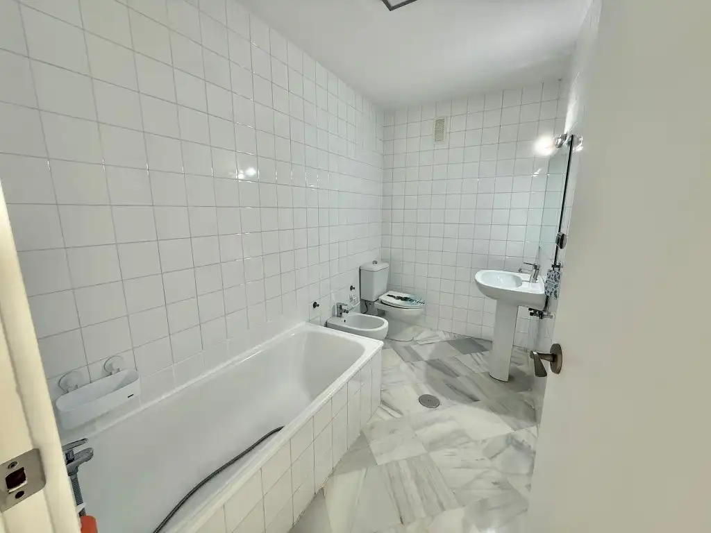 Badezimmer von Wohnung zum Verkauf in Cádiz