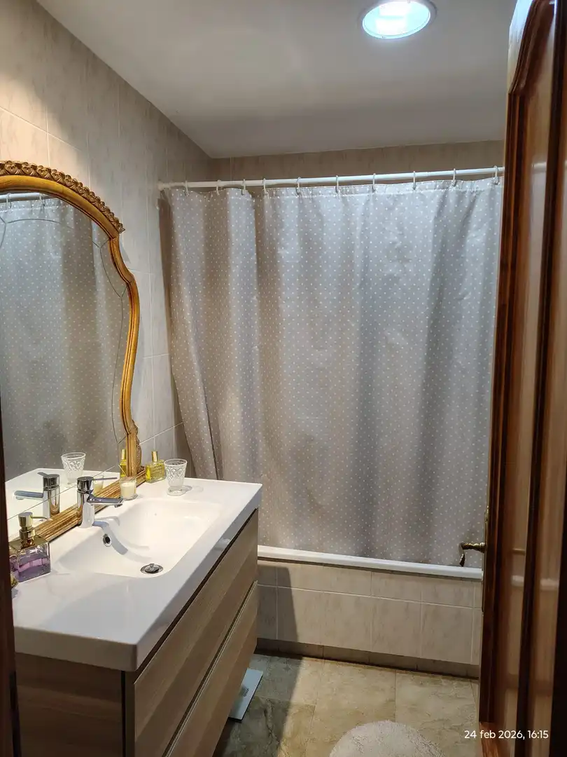 Bany de Apartament en venda en Estepona amb Aire condicionat, Terrassa i Piscina