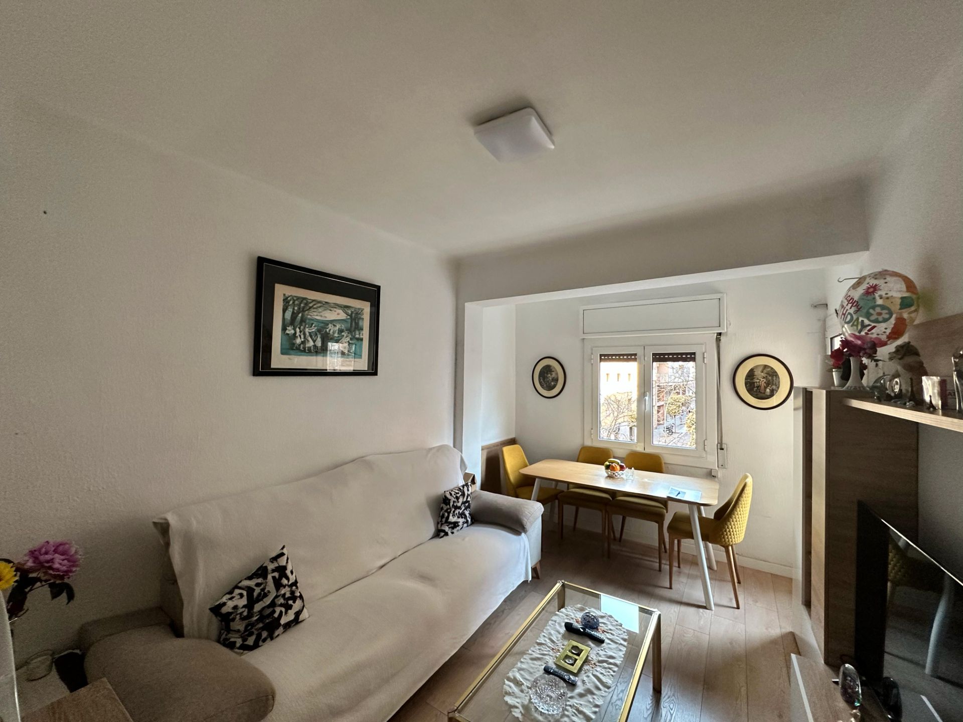 Sala d'estar de Pis en venda en  Barcelona Capital amb Parquet, Forn i Balcó
