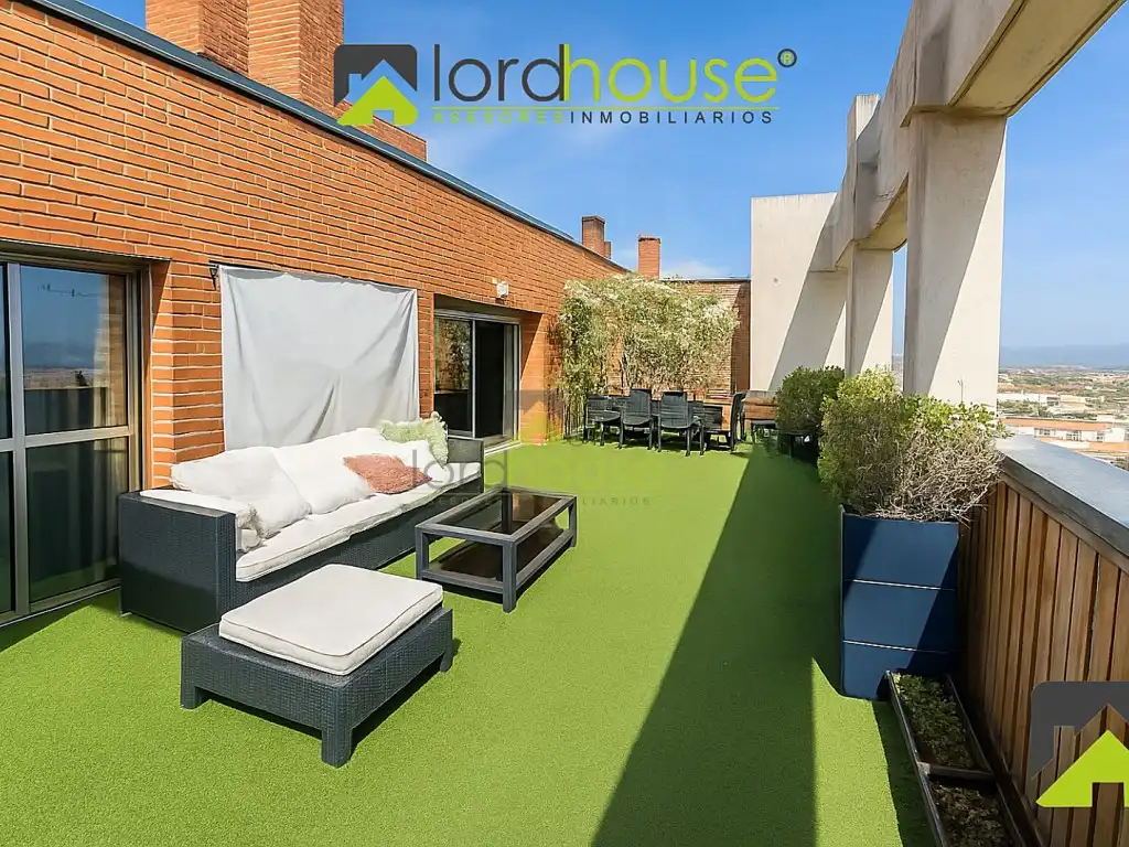 Penthouse with lift for sale in Calle Médico Antonio Pelegrín Medina