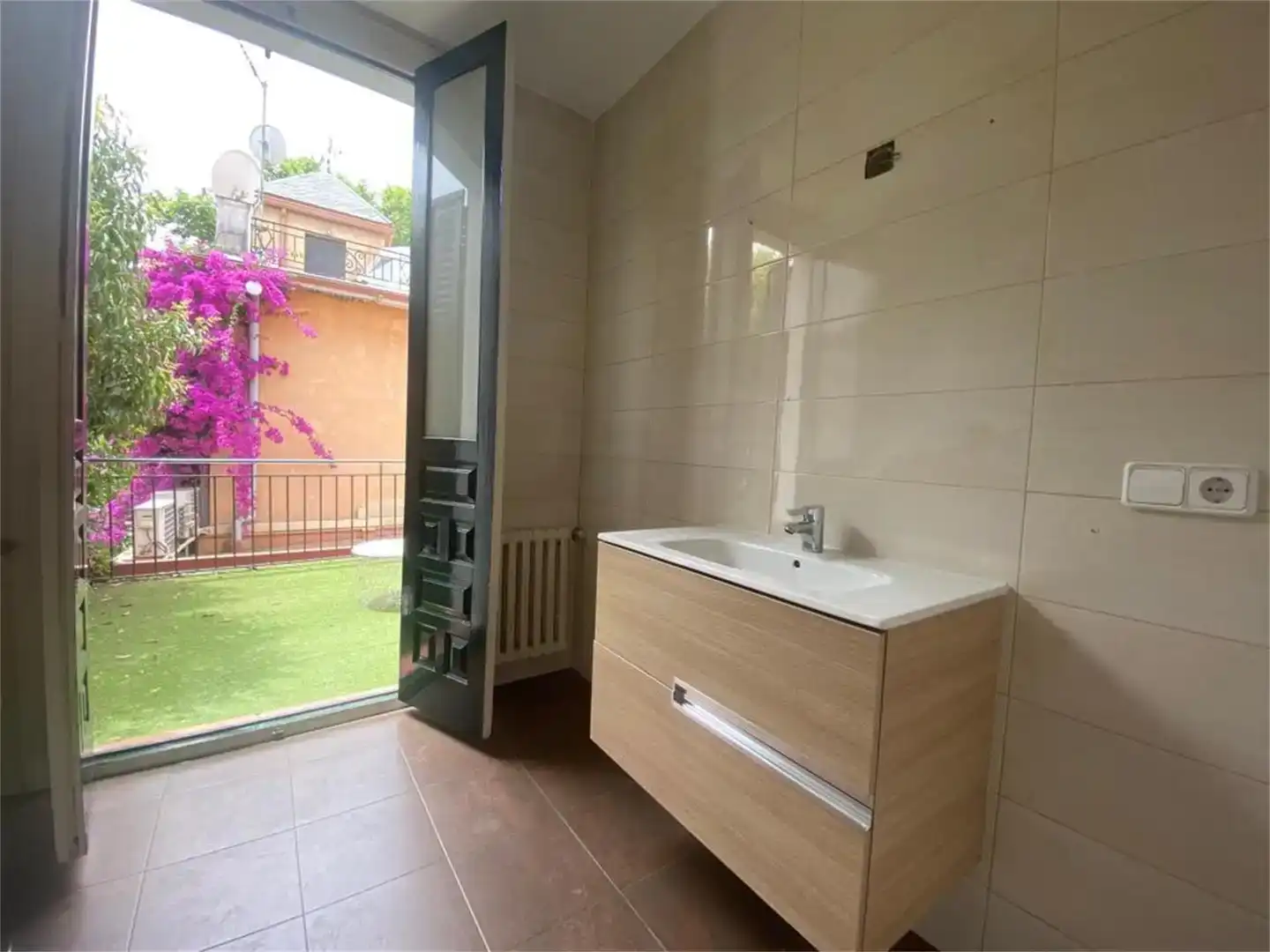 Baño de Casa o chalet de alquiler en Madrid con Jardín privado, Parquet y Balcón