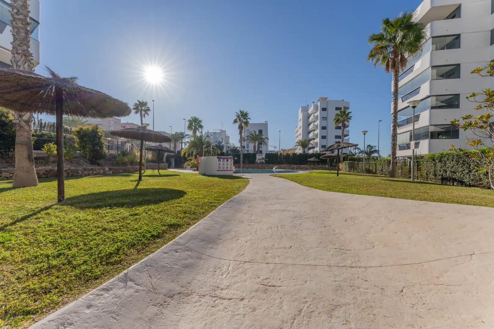 Vista exterior de Apartamento en venta en Elche / Elx con Calefacción, Terraza y Piscina