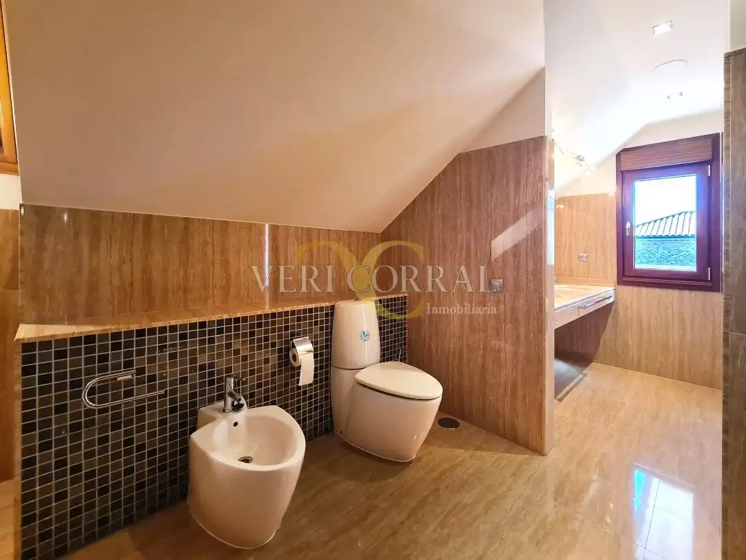 Baño de Casa o chalet en venta en Oviedo  con Calefacción, Jardín privado y Terraza