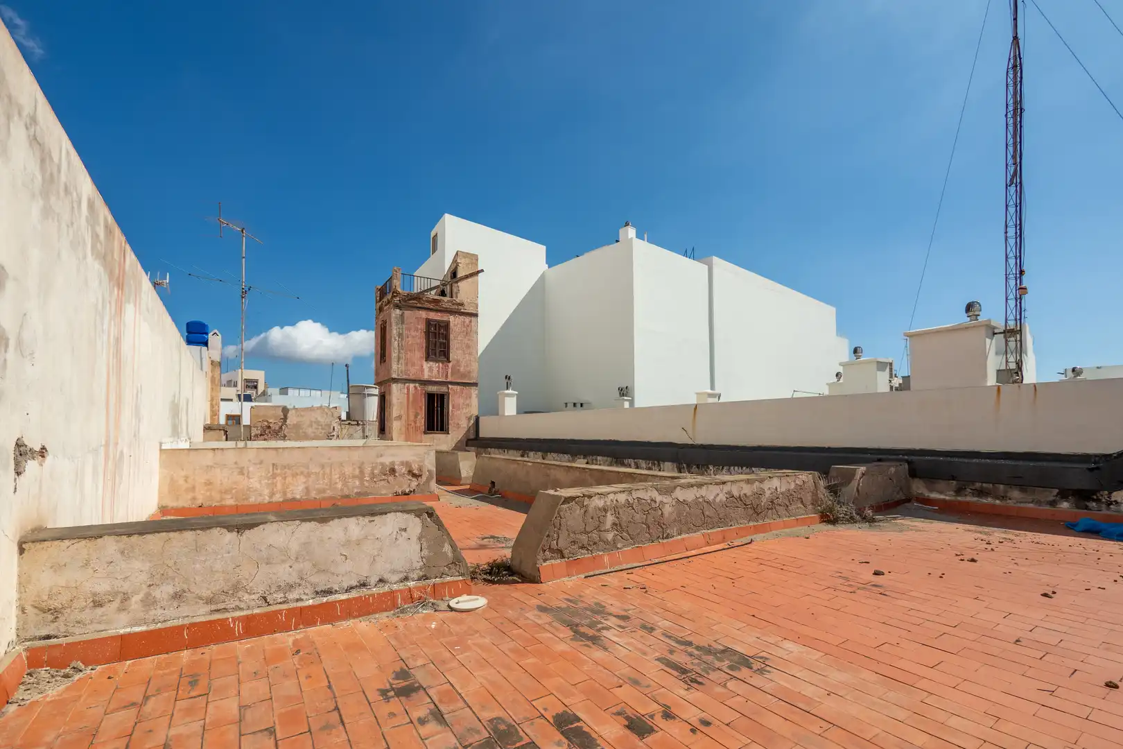 Vista exterior de Casa o xalet en venda en Las Palmas de Gran Canaria amb Traster i Balcó