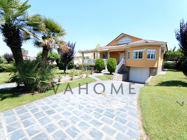 Villa con balcone in vendita a Pepino