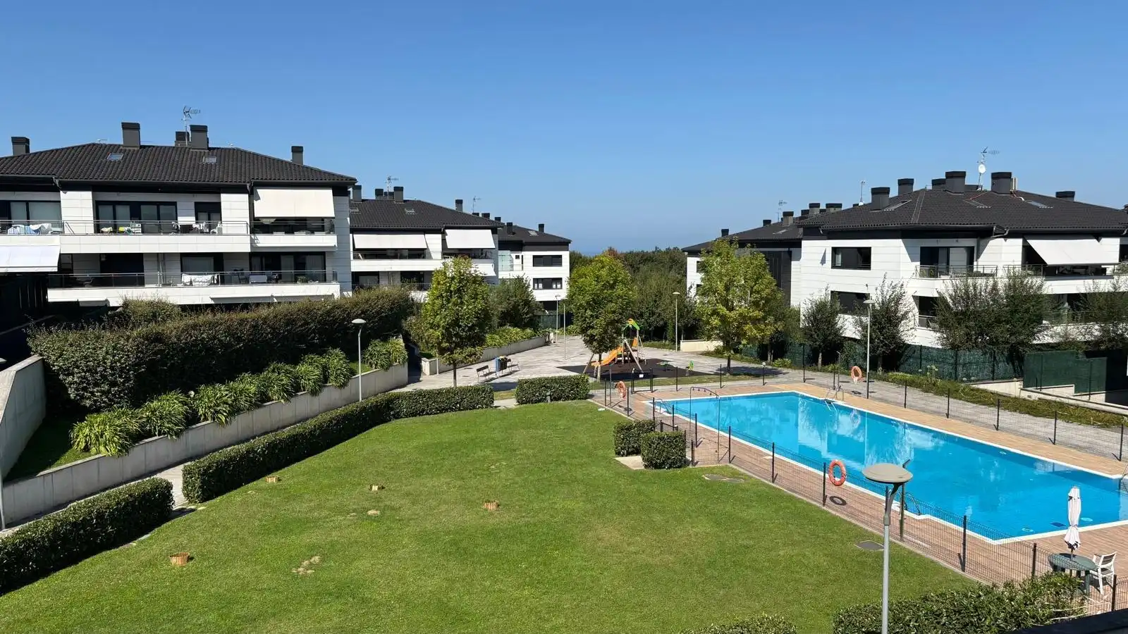 Vista exterior de Piso en venta en Donostia - San Sebastián  con Calefacción, Jardín privado y Terraza