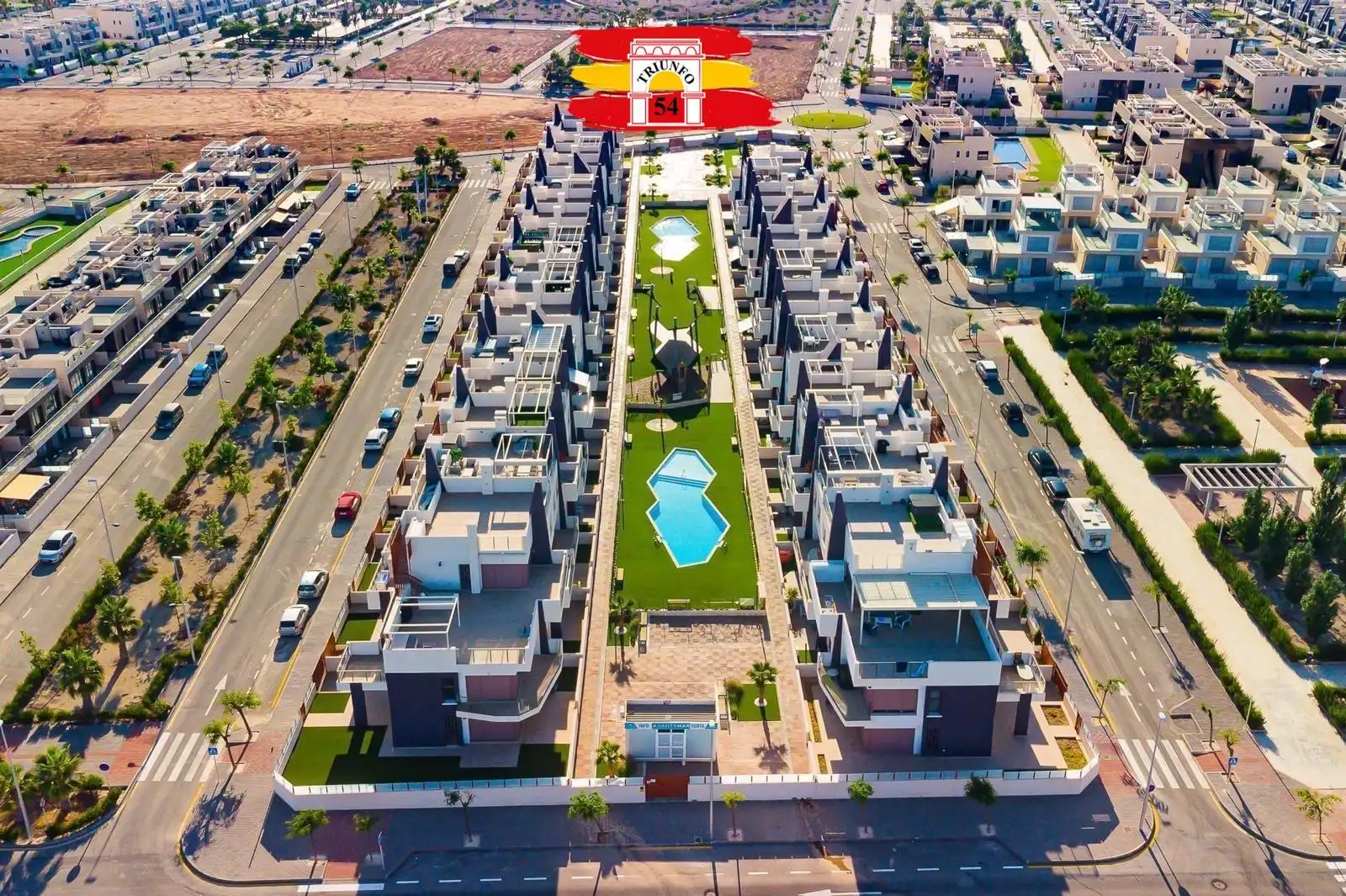 Vista exterior de Casa o xalet en venda en Pilar de la Horadada amb Aire condicionat, Moblat i Piscina comunitària