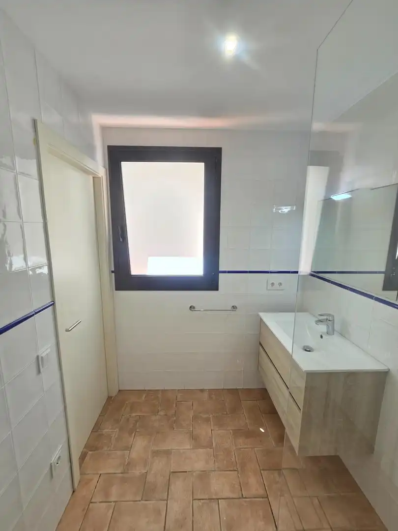 Baño de Planta baja de alquiler en El Masnou con Aire acondicionado, Calefacción y Jardín privado