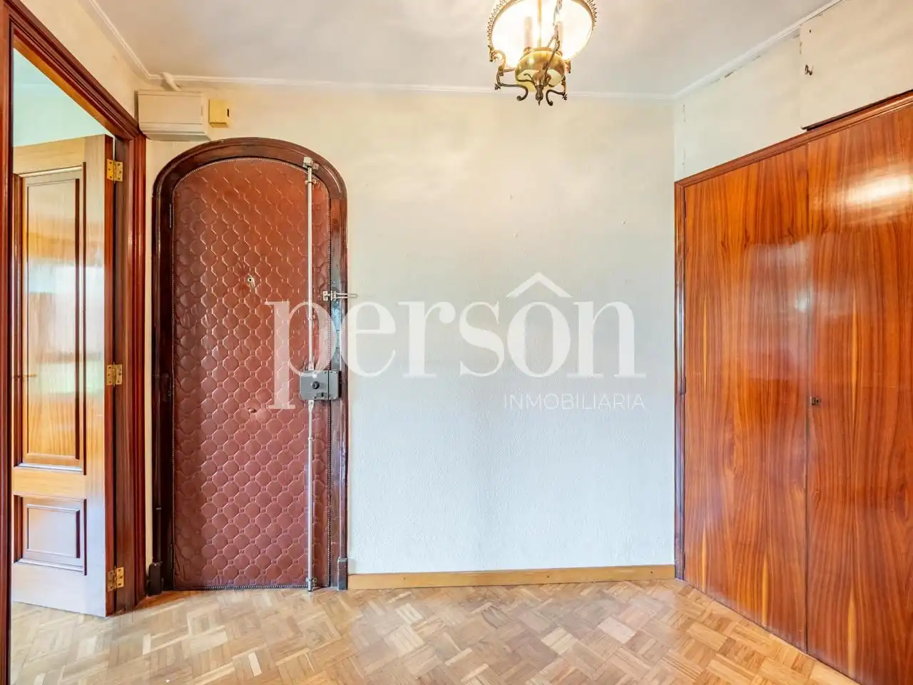 Bedroom of Flat for sale in Valencia  with Air Conditioner, Heating and Balcony