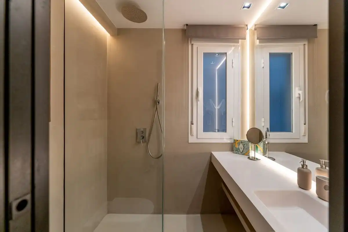 Badezimmer von Wohnung zum Verkauf in Madrid mit Klimaanlage, Heizung und Möbliert