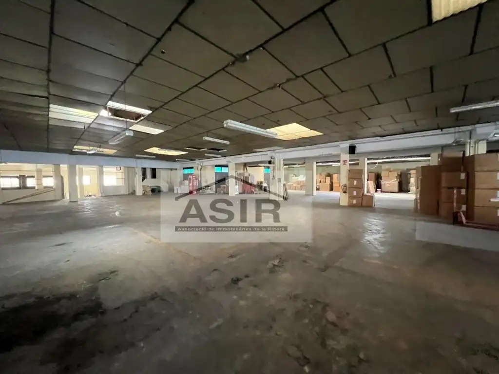 Nave industrial en venta en Corbera