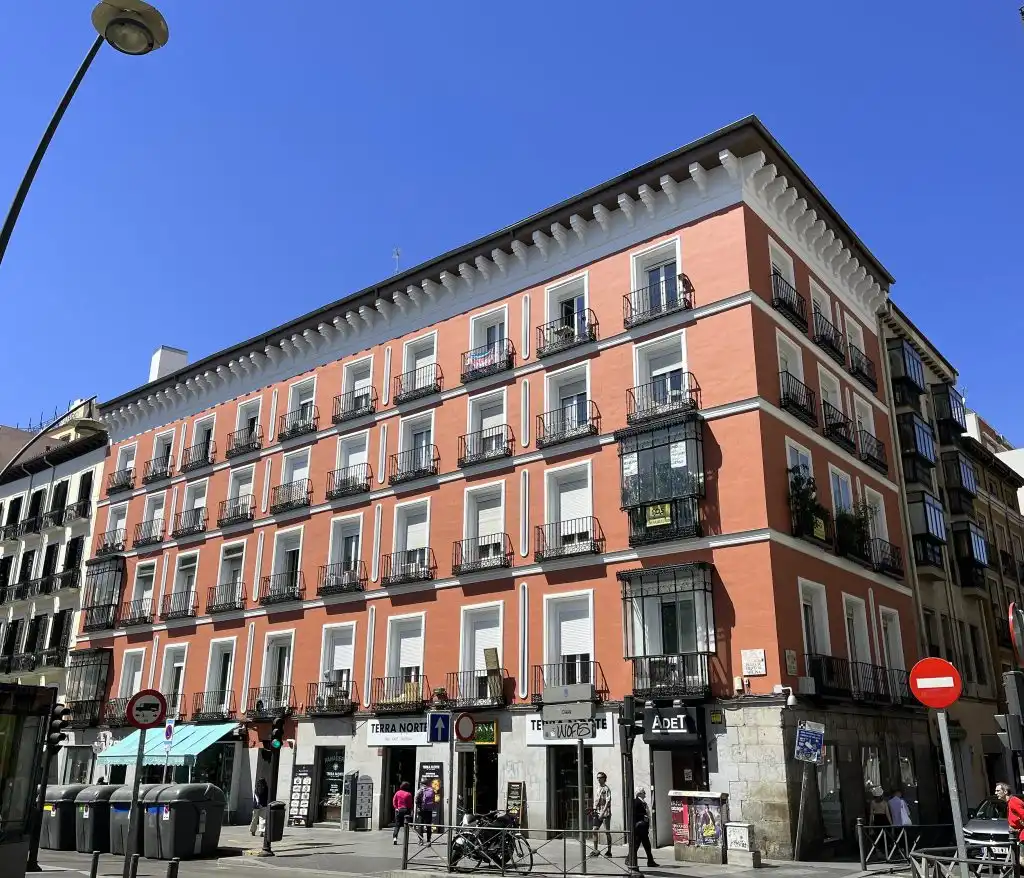 Exterior view of Commercial properties for sale in Madrid  with Air Conditioner