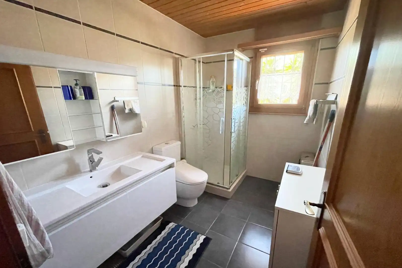 Baño de Casa o chalet en venta en Camarles con Jardín privado, Piscina y Amueblado