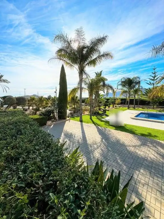 Vista exterior de Casa o xalet en venda en Orihuela amb Aire condicionat, Jardí privat i Traster
