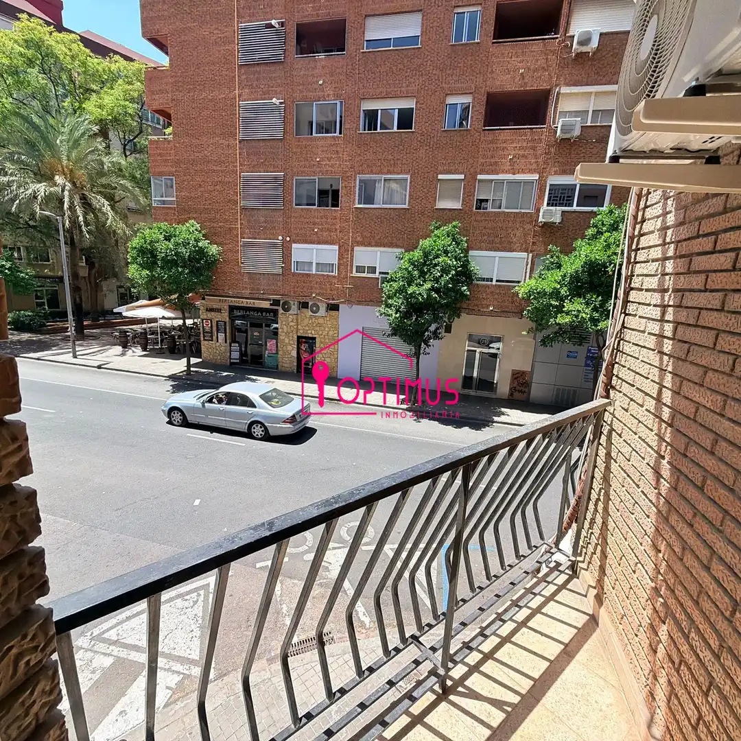 Exterior view of Apartments for sale in Valencia  with Air Conditioner, Oven and Balcony