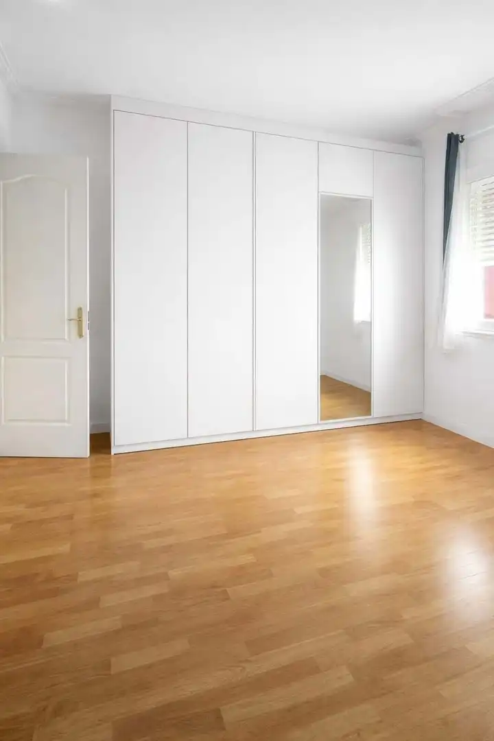 Dormitori de Casa adosada en venda en Cuadros amb Calefacció i Terrassa
