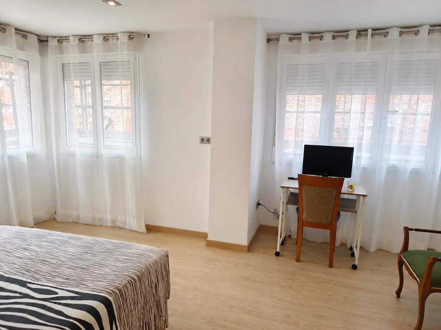 Bedroom of Flat for rent in Gijón   with Heating, Parquet flooring and Storage room