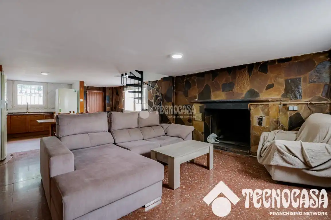 Sala d'estar de Casa o xalet en venda en Rubí amb Calefacció