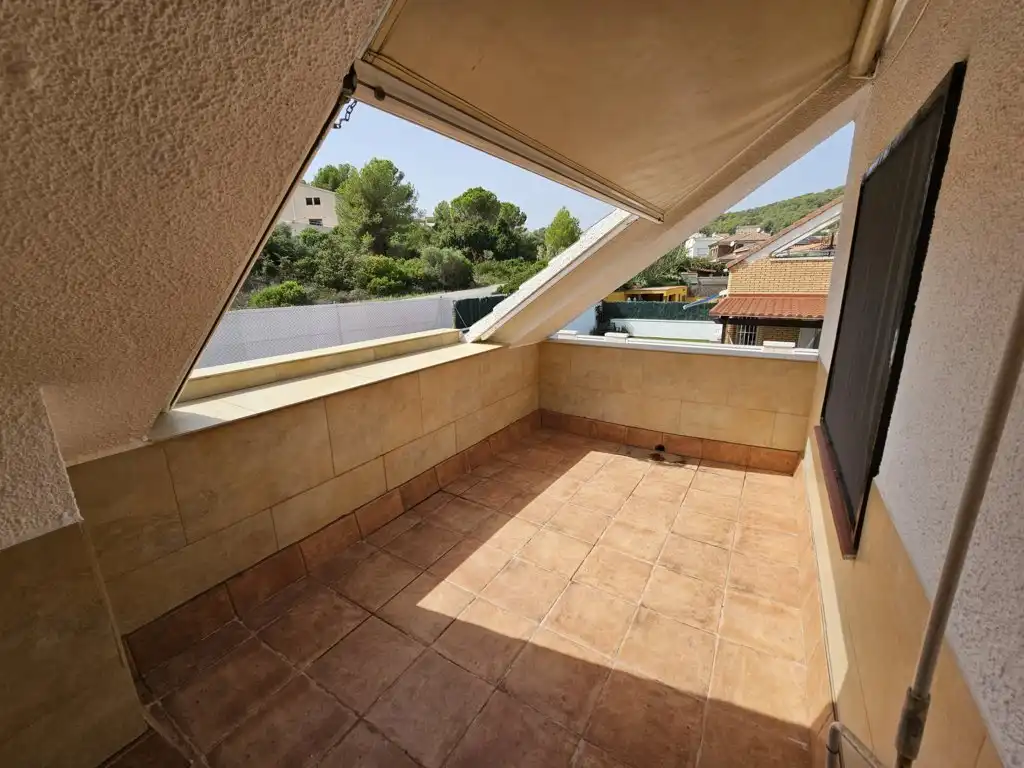 Terrasse von Einfamilien-Reihenhaus zum Verkauf in Calafell mit Klimaanlage, Heizung und Privatgarten