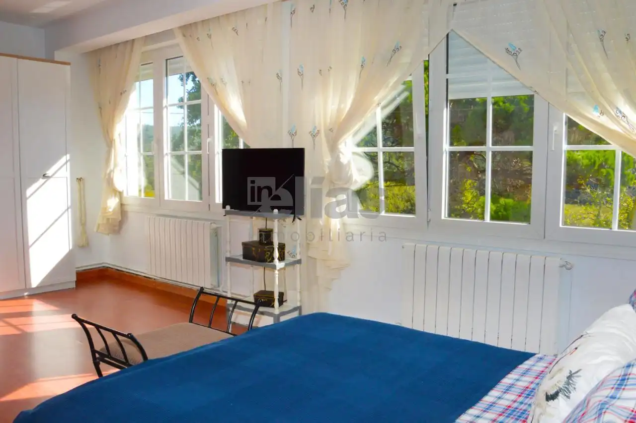 Bedroom of Houses for sale in Cabana de Bergantiños  with Heating and Private garden