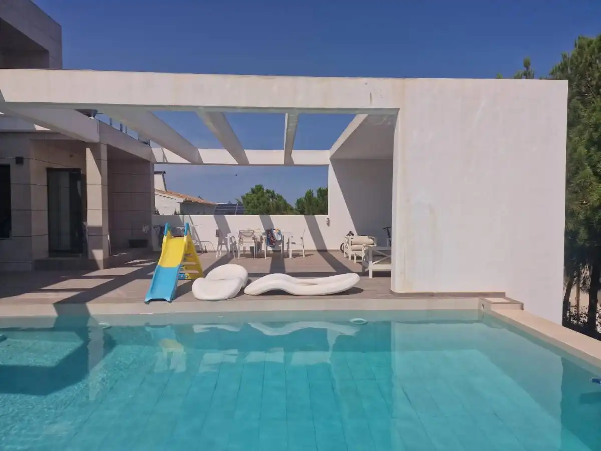 Chalet con piscina en venta en C. Saturno