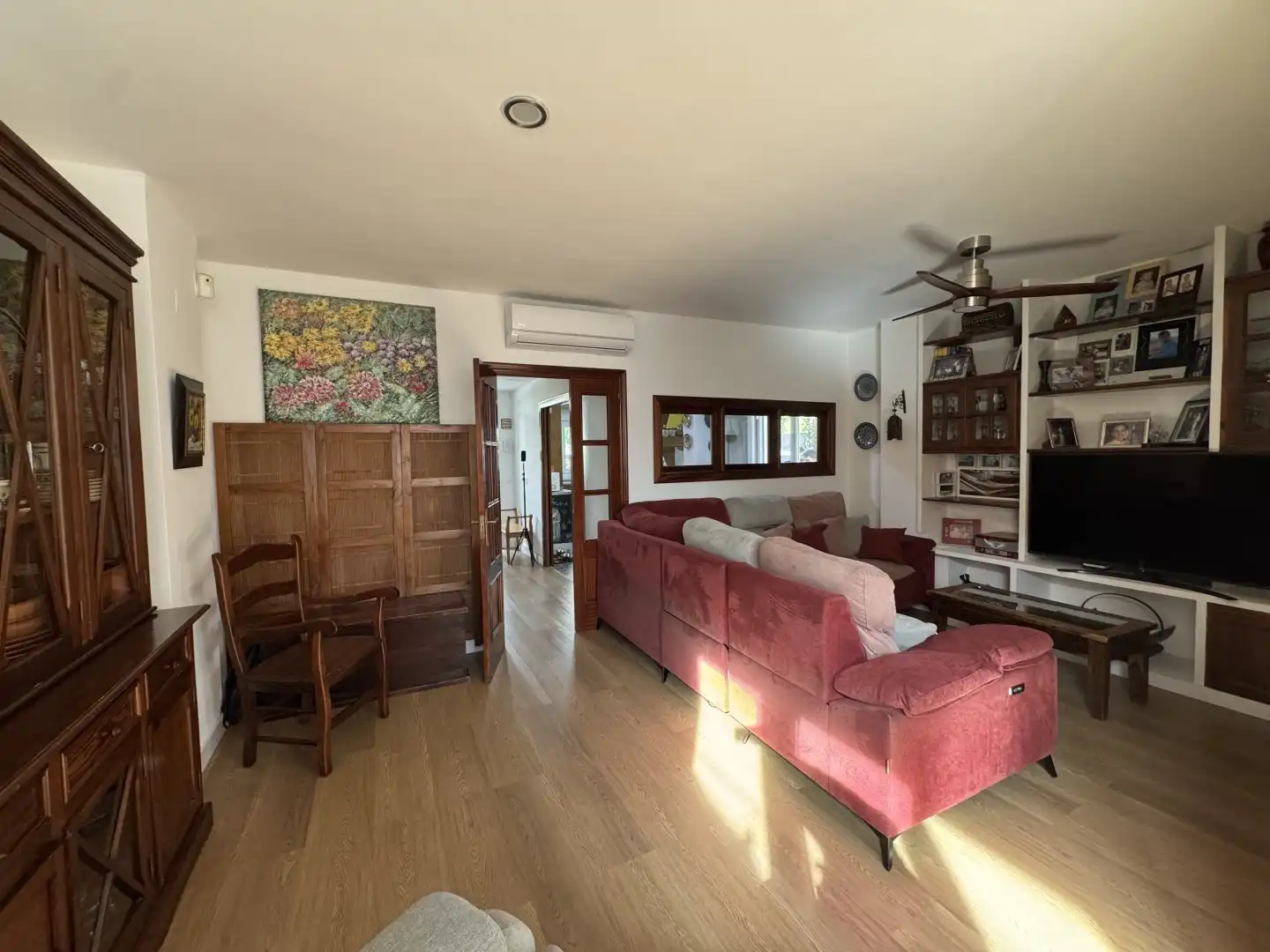 Sala de estar de Casa adosada en venta en Bormujos con Aire acondicionado, Terraza y Trastero