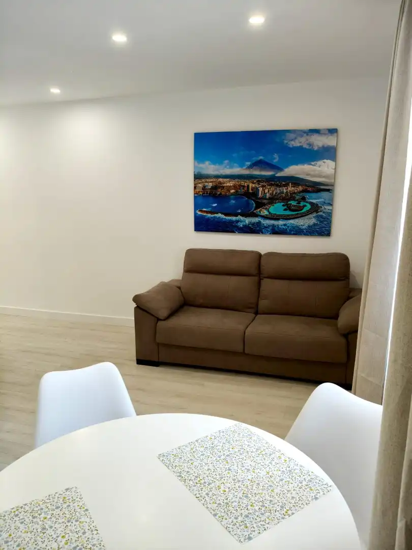 Sala de estar de Apartamento en venta en Puerto de la Cruz con Amueblado, Lavadora y Microondas