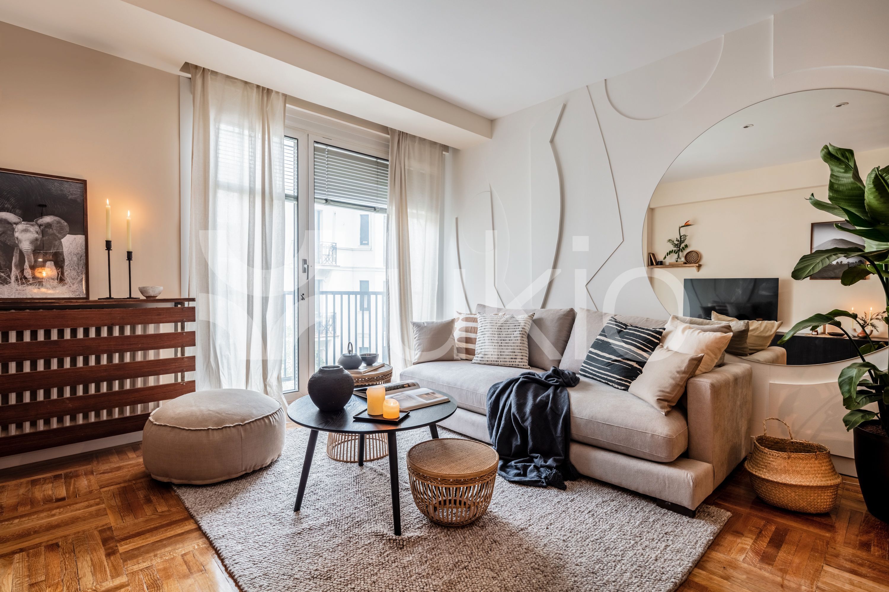 Sala d'estar de Apartament de lloguer en  Madrid Capital amb Aire condicionat, Calefacció i Moblat