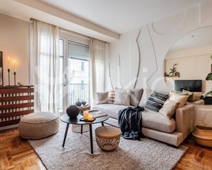 Sala d'estar de Apartament de lloguer en  Madrid Capital amb Aire condicionat, Calefacció i Moblat