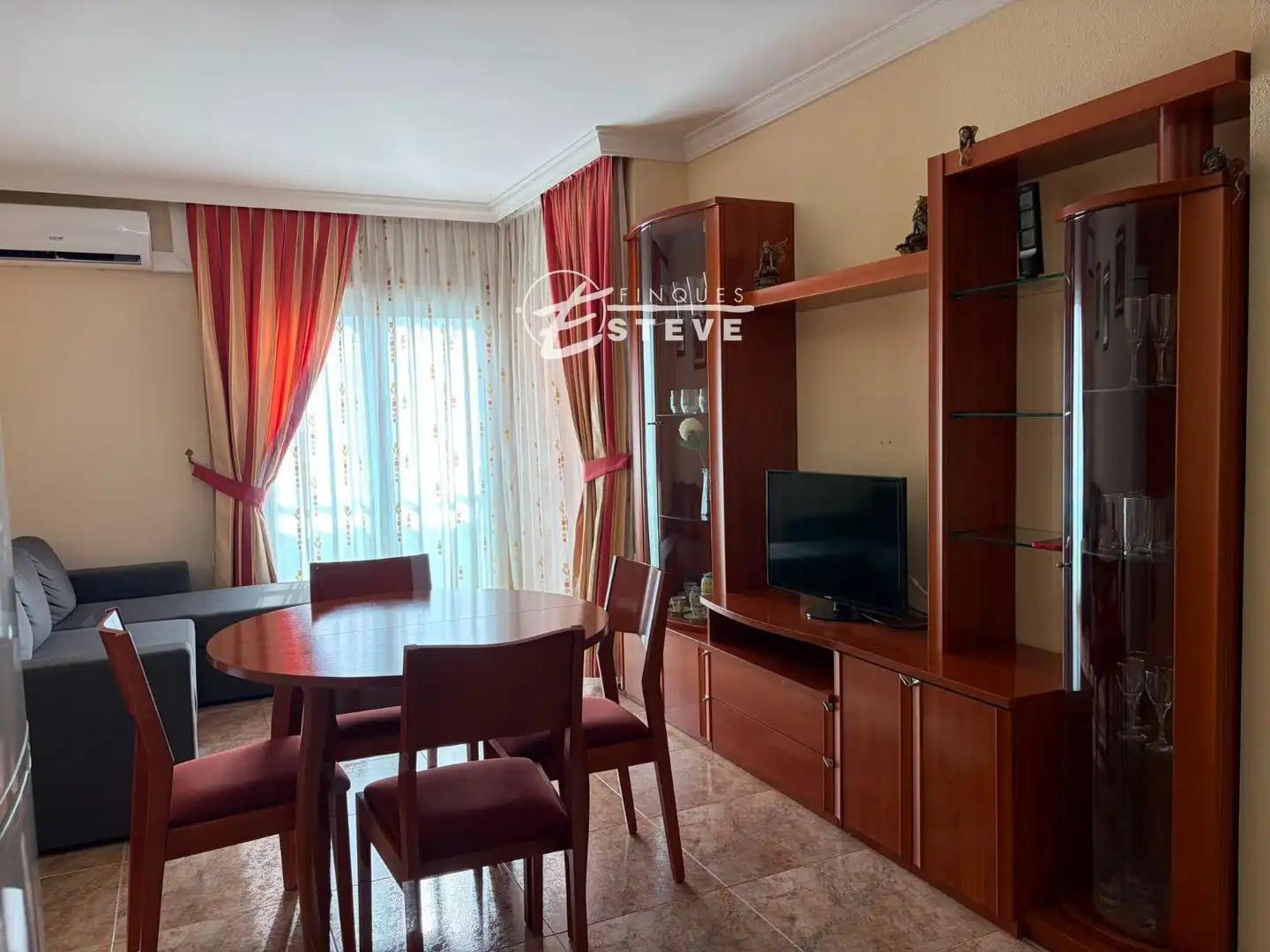 Wohnzimmer von Dachboden zum Verkauf in Calafell mit Klimaanlage, Heizung und Terrasse