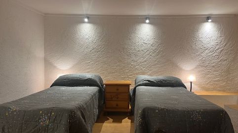 Dúplex en una casa de pueblo en Isil