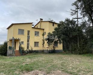 Vista exterior de Finca rústica en venda en Sils amb Calefacció, Jardí privat i Parquet