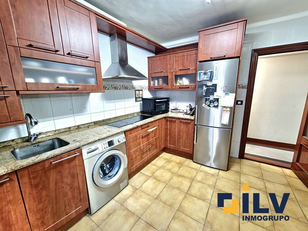 Cocina de Piso en venta en Santurtzi  con Calefacción y Balcón