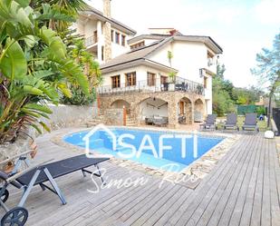 Vista exterior de Casa o xalet en venda en Cervelló amb Aire condicionat, Terrassa i Piscina