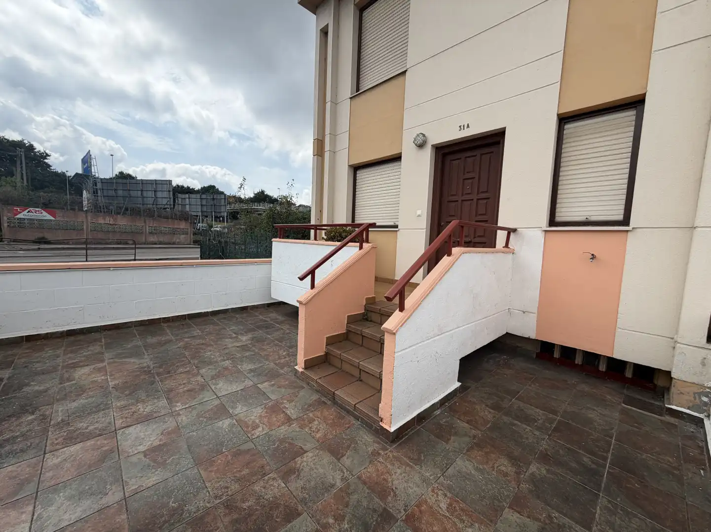 Terrasse von Einfamilien-Reihenhaus zum Verkauf in Camargo mit Heizung, Privatgarten und Terrasse