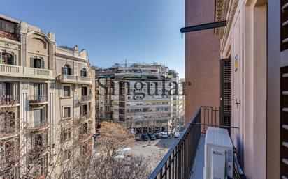 Exterior view of Flat for sale in  Barcelona Capital  with Air Conditioner, Heating and Private garden