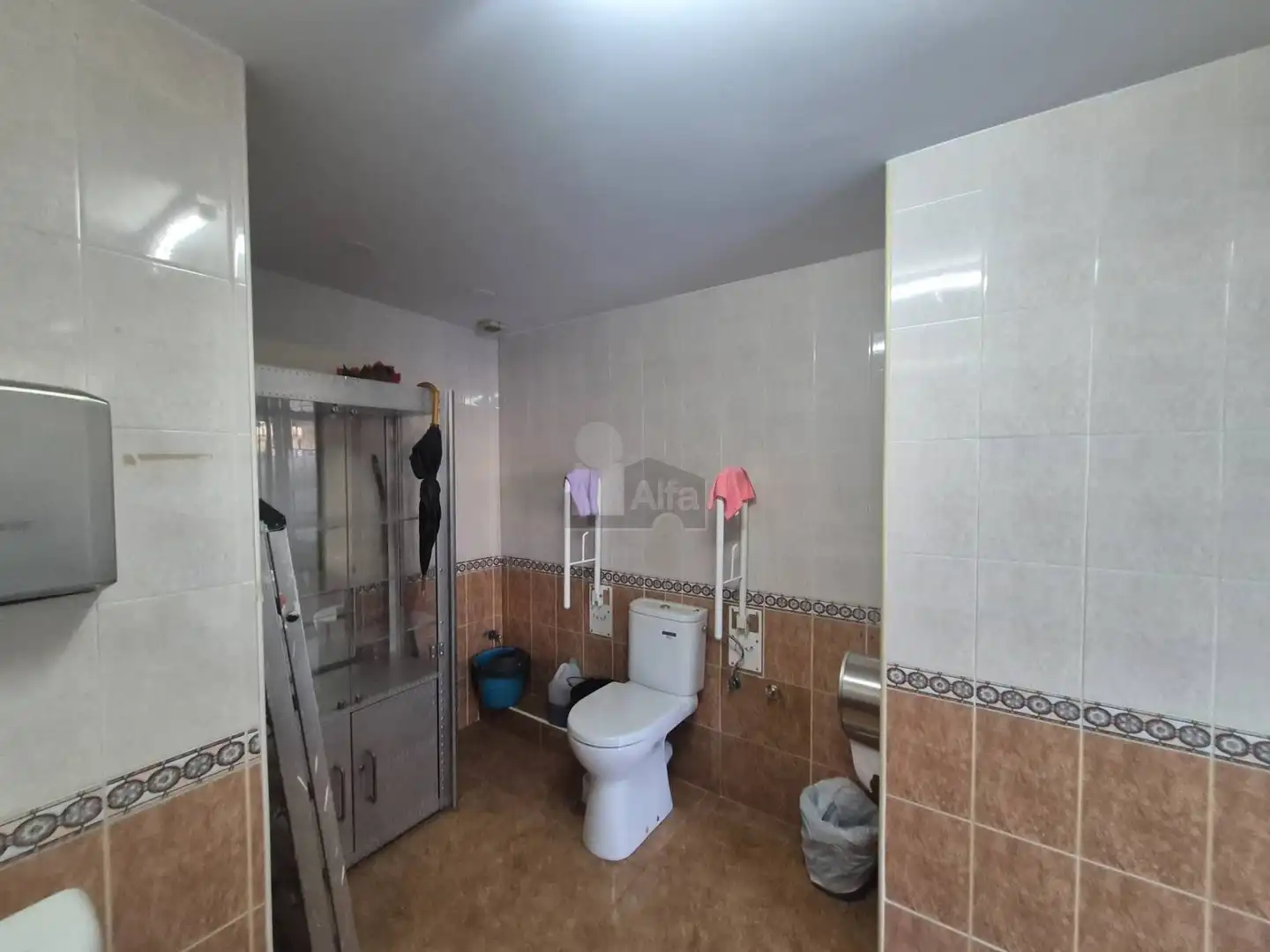 Badezimmer von Büro zur Miete in Patraix