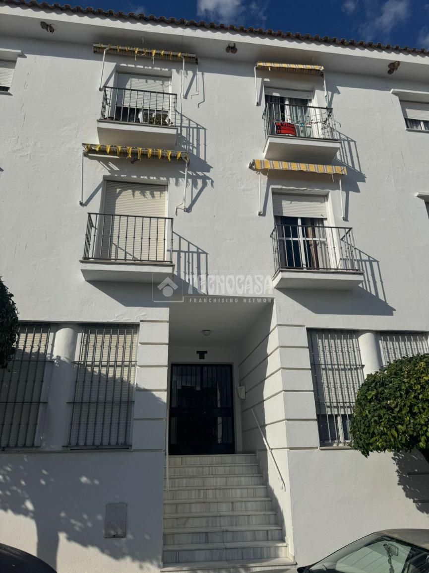 Vista exterior de Pis en venda en Arcos de la Frontera amb Aire condicionat, Moblat i Balcó