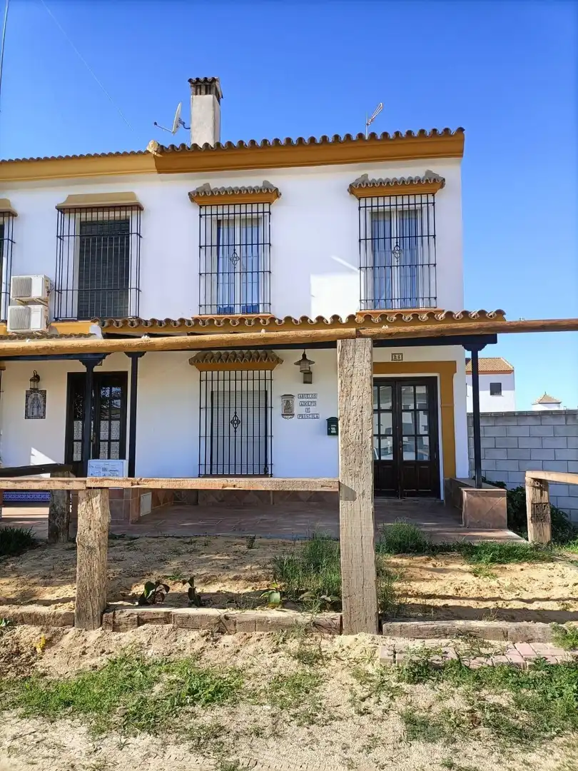 Vista exterior de Casa adosada en venda en Almonte amb Terrassa
