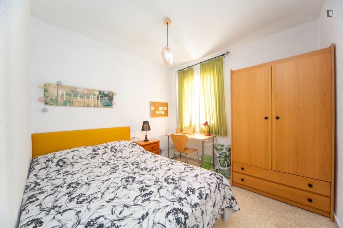 Bedroom of Apartment to share in  Granada Capital  with Air Conditioner, Furnished and Oven