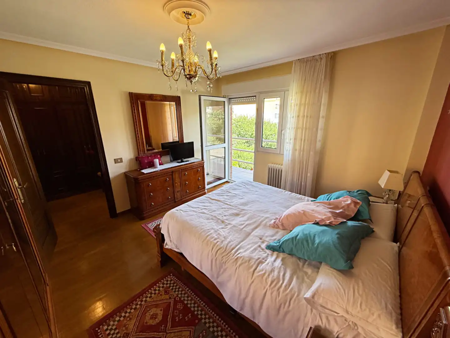 Habitación de Casa adosada en venta en Oviedo  con Calefacción, Jardín privado y Parquet